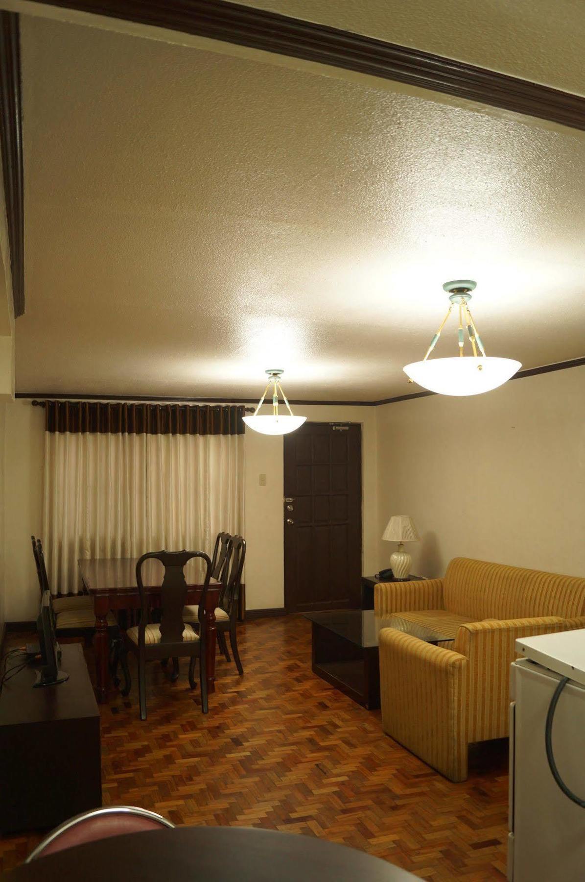 El Rico Suite Makati By Reddoorz Manila Kültér fotó